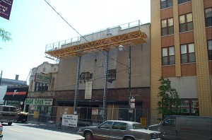 Jerry Castle and Son Hi-Lift - Chicago - Belmont Ave jobsite